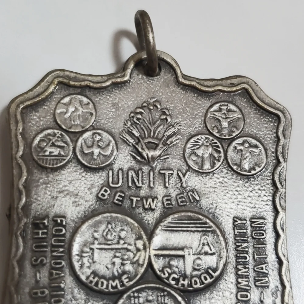 Large Vintage Solid Heavy Badge Shape Madonna & Child Medal Unity and Peace - Picture 4 of 6